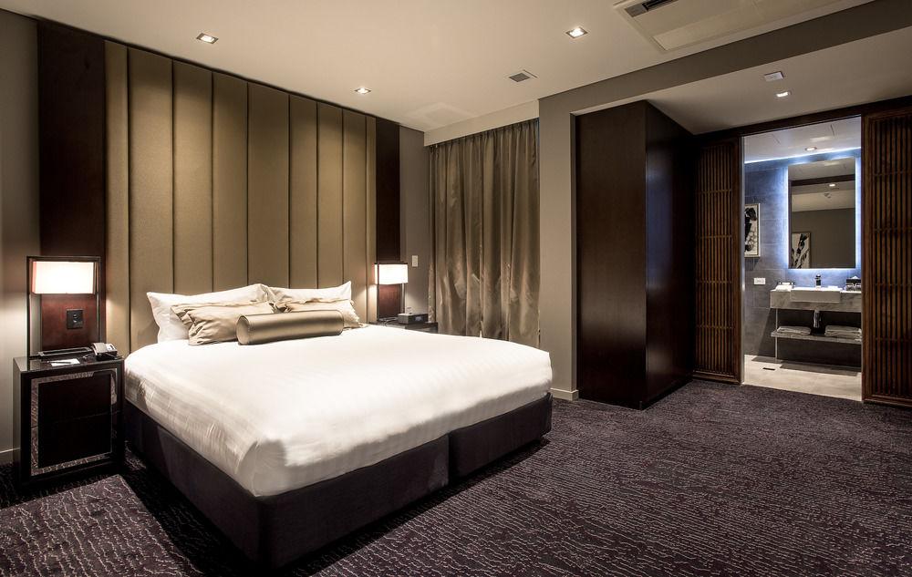 The Beetson Hotel Brisbane Exterior foto A bedroom at the hotel