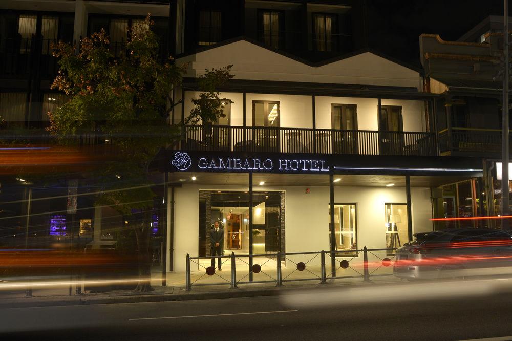 The Beetson Hotel Brisbane Exterior foto The hotel at night