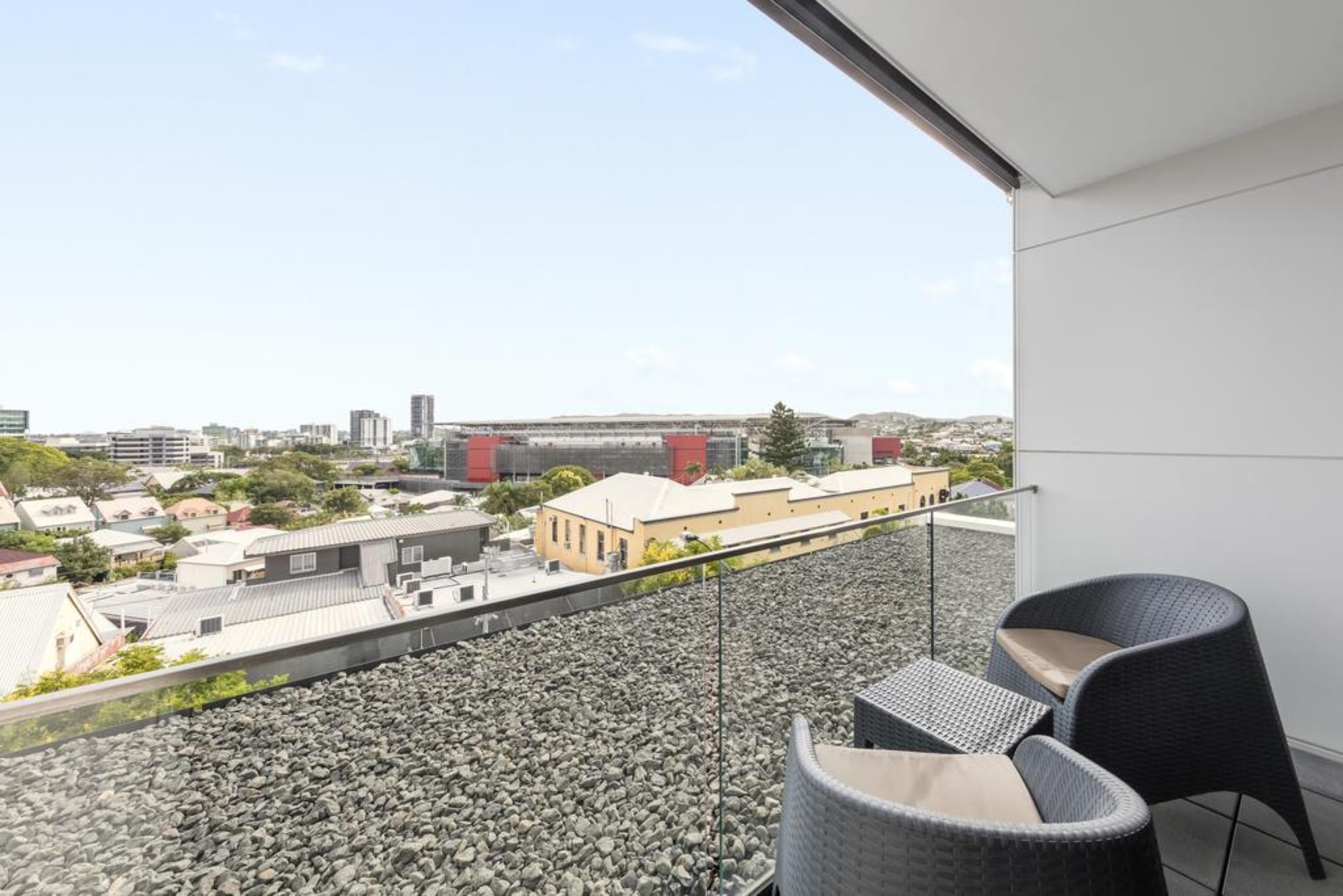 The Beetson Hotel Brisbane Exterior foto The view from a balcony at the apartment