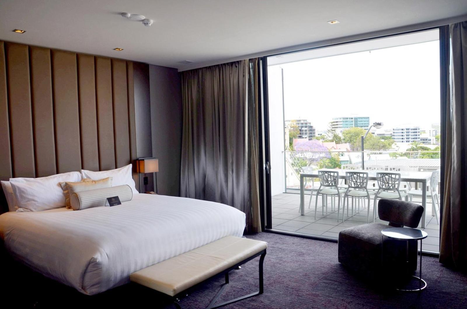 The Beetson Hotel Brisbane Exterior foto A bedroom at the Crown Towers