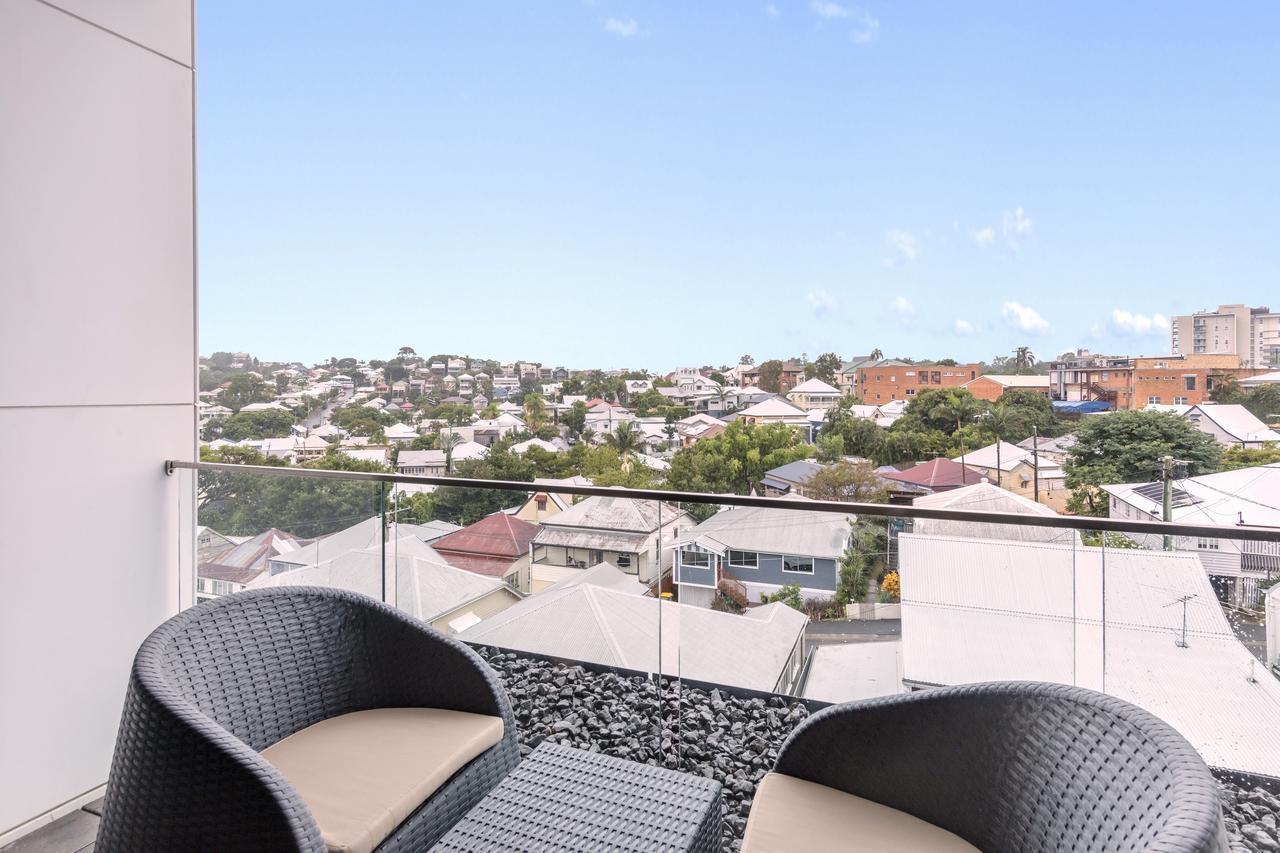 The Beetson Hotel Brisbane Exterior foto A balcony